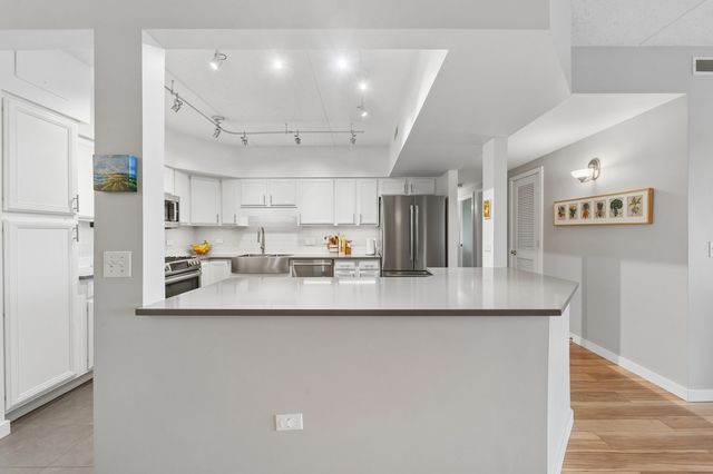 5155 Madison Street 508, Skokie, IL 60077
