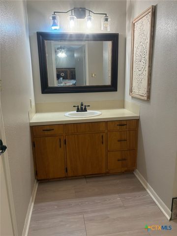 676 County Road 002, Hallettsville, TX 77964