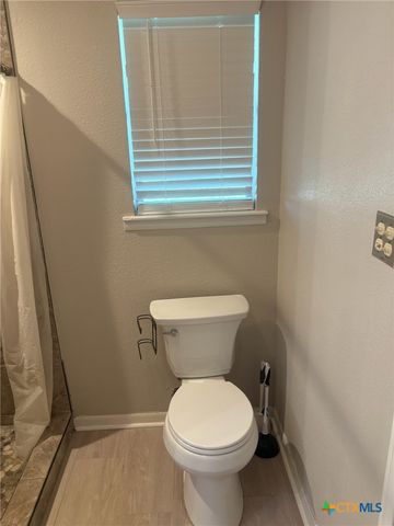 676 County Road 002, Hallettsville, TX 77964