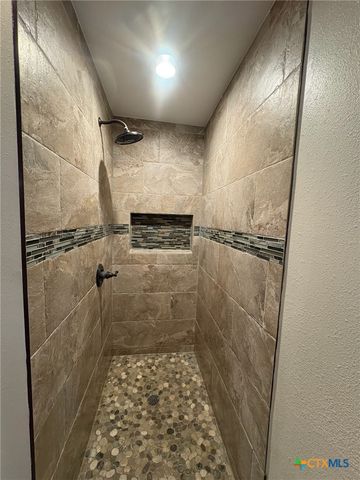 676 County Road 002, Hallettsville, TX 77964