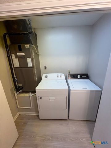 676 County Road 002, Hallettsville, TX 77964