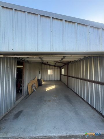 676 County Road 002, Hallettsville, TX 77964