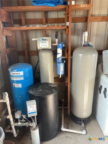 676 County Road 002, Hallettsville, TX 77964