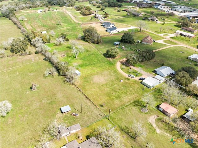 676 County Road 002, Hallettsville, TX 77964