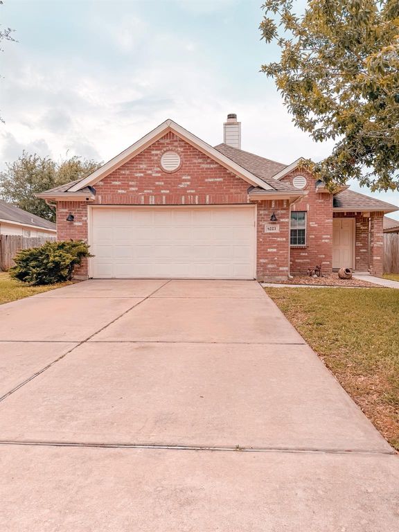 8223 Montego Bay Drive, Baytown, TX 77523