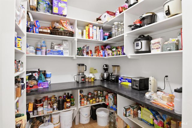 1790 N Black Forest Way, Eagle, ID 83616