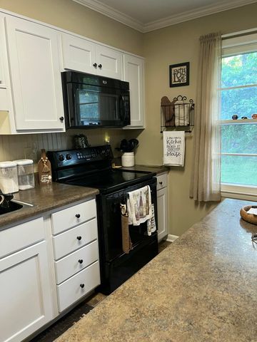 1023 TAYLOR ST, Boonville, MO 65233