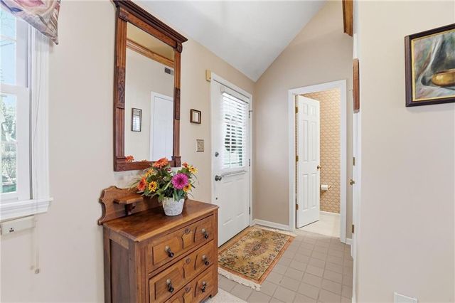 338 Woodlawn Circle, Lawrence, KS 66049