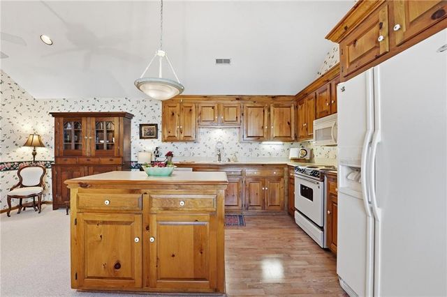 338 Woodlawn Circle, Lawrence, KS 66049