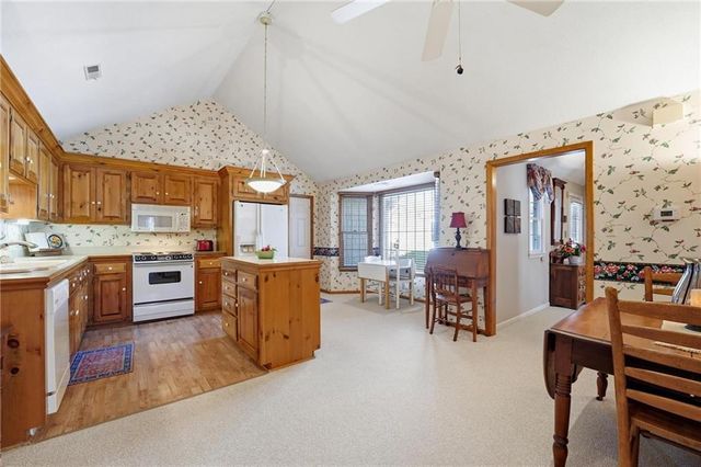 338 Woodlawn Circle, Lawrence, KS 66049