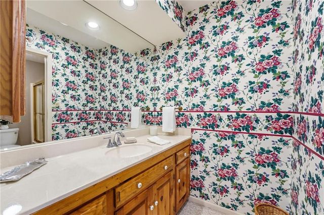 338 Woodlawn Circle, Lawrence, KS 66049