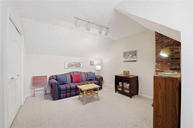 338 Woodlawn Circle, Lawrence, KS 66049