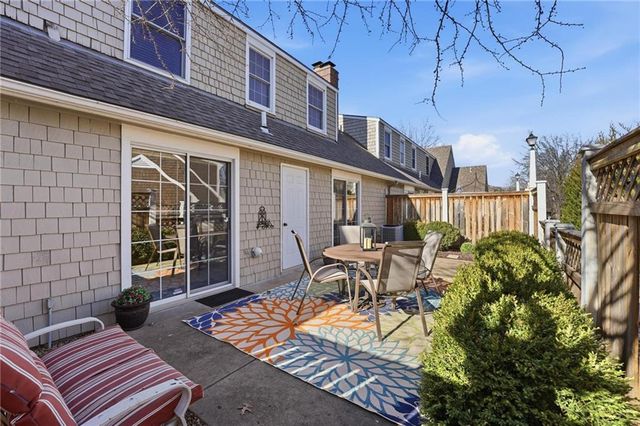 338 Woodlawn Circle, Lawrence, KS 66049