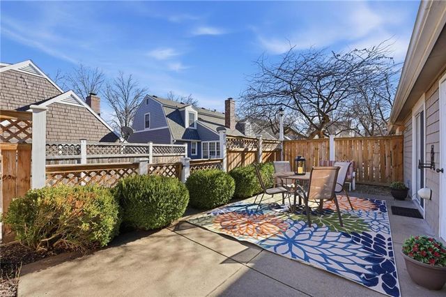 338 Woodlawn Circle, Lawrence, KS 66049