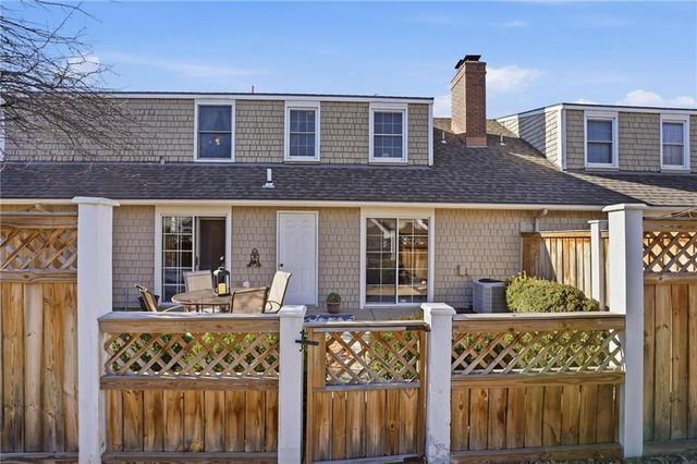 338 Woodlawn Circle, Lawrence, KS 66049