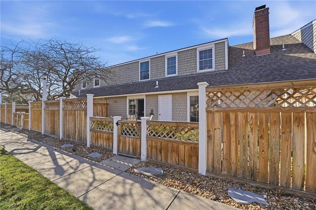 338 Woodlawn Circle, Lawrence, KS 66049