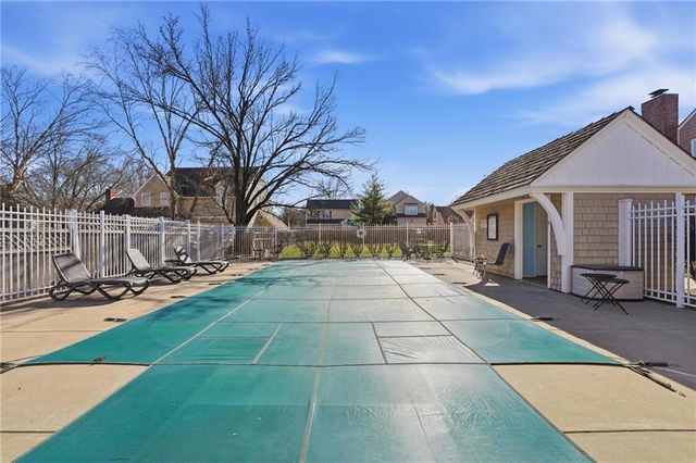 338 Woodlawn Circle, Lawrence, KS 66049