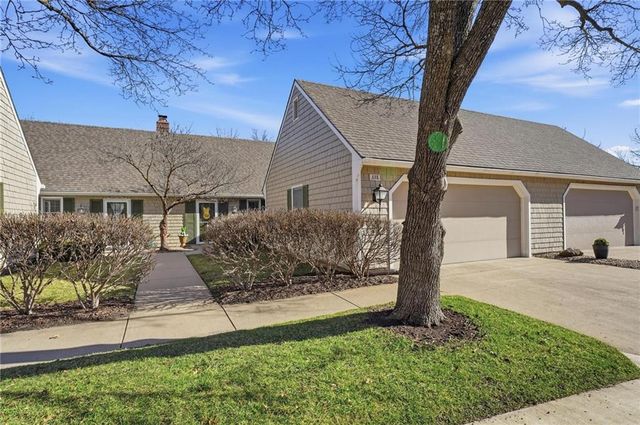 338 Woodlawn Circle, Lawrence, KS 66049