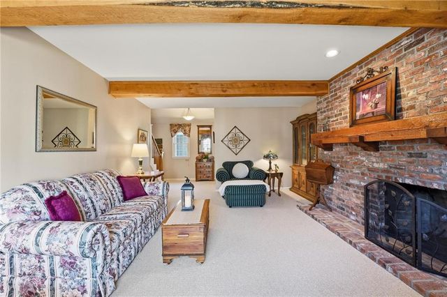 338 Woodlawn Circle, Lawrence, KS 66049