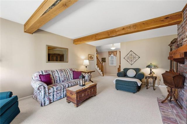 338 Woodlawn Circle, Lawrence, KS 66049