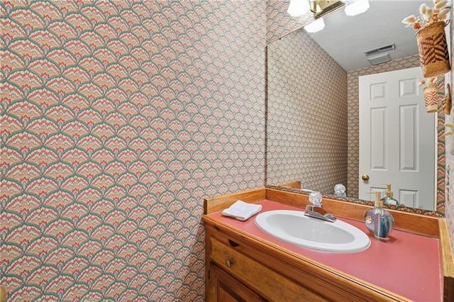 338 Woodlawn Circle, Lawrence, KS 66049