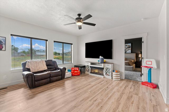 2822 N 3975 W, Plain City, UT 84404