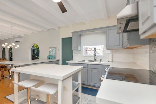 1950 45TH STREET N, St Petersburg, FL 33713