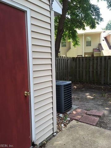 16 Hackberry PL, Hampton, VA 23666