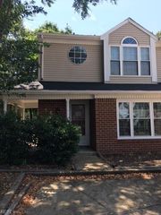 16 Hackberry PL, Hampton, VA 23666
