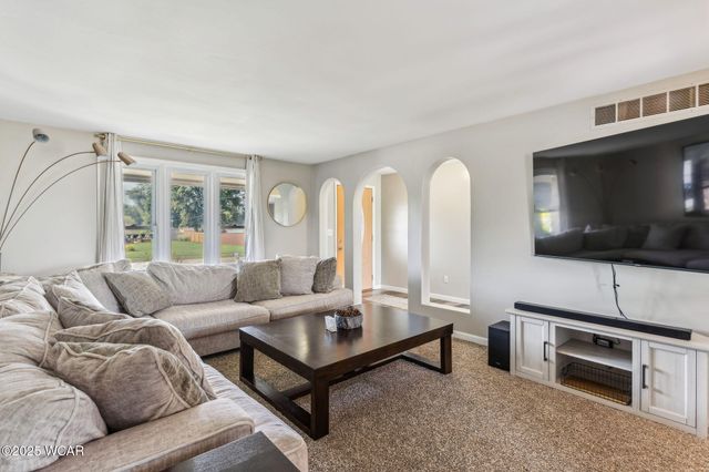 209 Barnsbury Drive, Lima, OH 45804