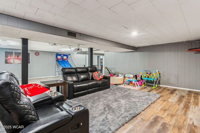 209 Barnsbury Drive, Lima, OH 45804