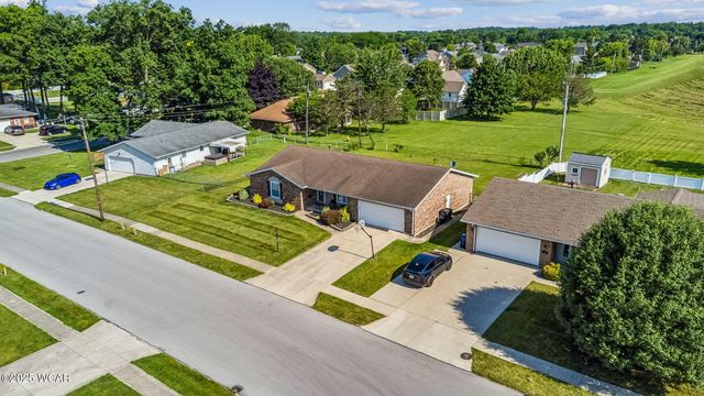 209 Barnsbury Drive, Lima, OH 45804