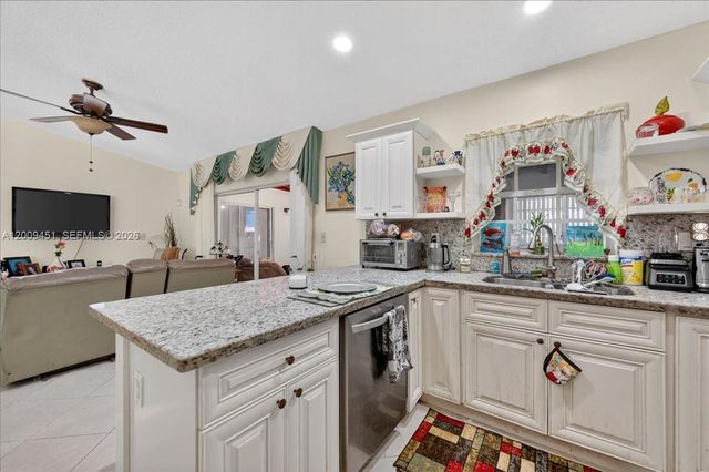 14313 SW 100th Ln, Miami, FL 33186