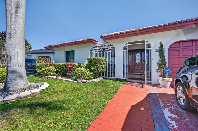 14313 SW 100th Ln, Miami, FL 33186