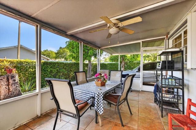 14313 SW 100th Ln, Miami, FL 33186