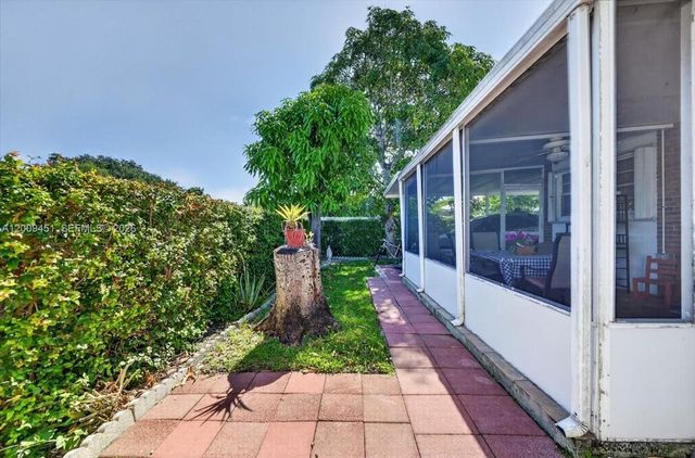 14313 SW 100th Ln, Miami, FL 33186