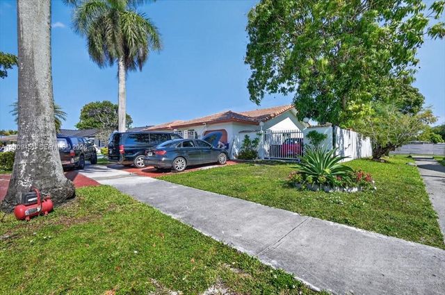 14313 SW 100th Ln, Miami, FL 33186