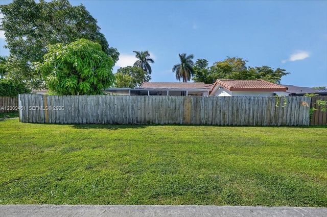 14313 SW 100th Ln, Miami, FL 33186