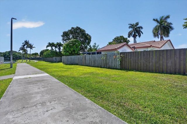 14313 SW 100th Ln, Miami, FL 33186