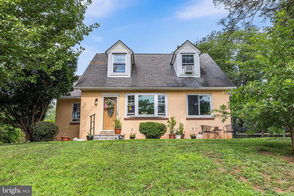 90 E NINTH, COLLEGEVILLE, PA 19426 — exterior