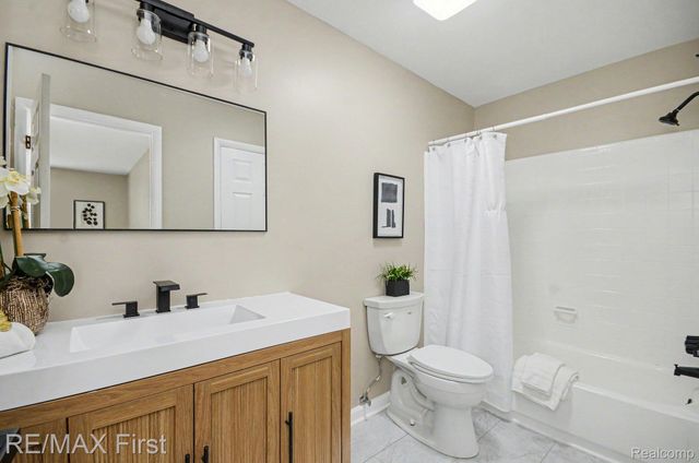 27701 Roy Street, St. Clair Shores, MI 48081