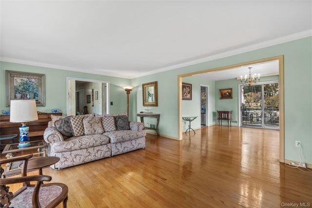 18 Devon Road, Bronxville, NY 10708