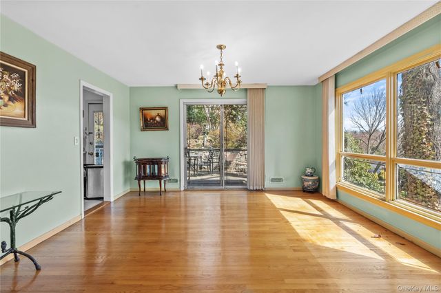 18 Devon Road, Bronxville, NY 10708