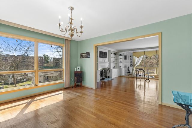 18 Devon Road, Bronxville, NY 10708