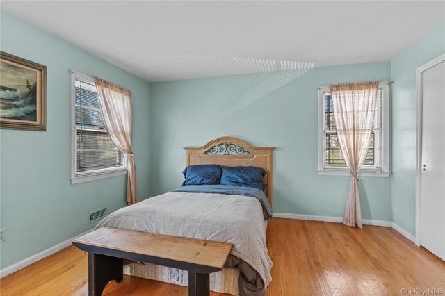 18 Devon Road, Bronxville, NY 10708