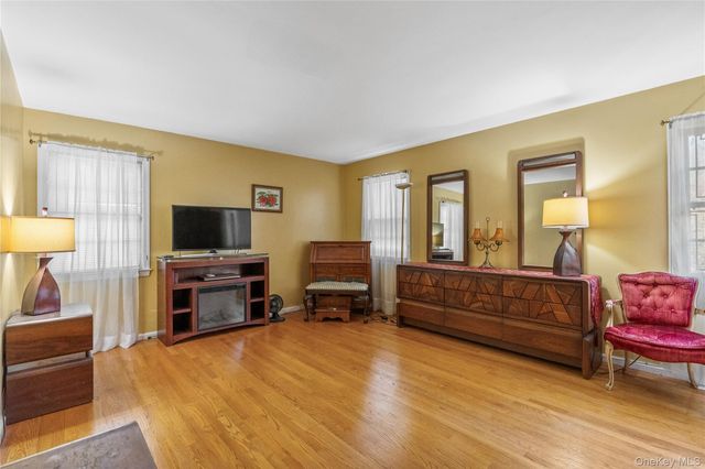 18 Devon Road, Bronxville, NY 10708