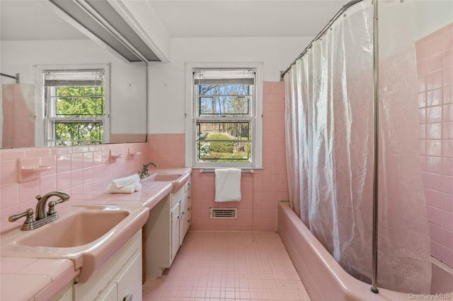 18 Devon Road, Bronxville, NY 10708