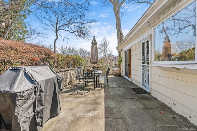 18 Devon Road, Bronxville, NY 10708