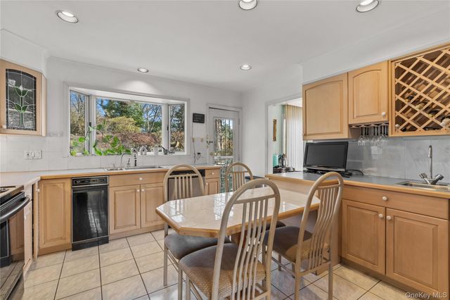 18 Devon Road, Bronxville, NY 10708