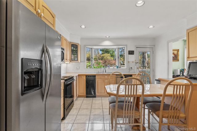 18 Devon Road, Bronxville, NY 10708